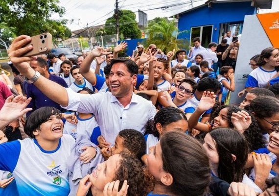 Prefeito Rodrigo Cunha entrega Escola Maceió Leitura com estrutura para 850 alunos