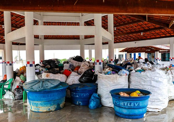 Plastitroque em Coqueiro Seco coleta quase 2 toneladas de resíduos plásticos