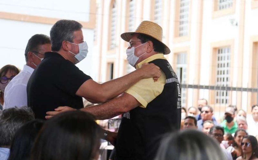 Gilberto Gonçalves tem encontro com Arthur Lira durante evento em S. Miguel dos Campos