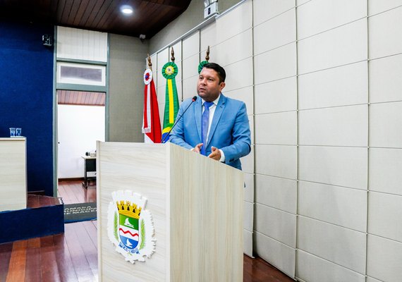 Portaria liberando sinal vermelho às 23h gera debate entre vereadores