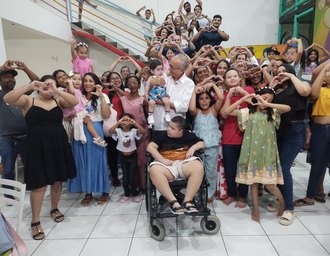 Mães do Programa Coraçãozinho rendem homenagem a Dr. Wanderley
