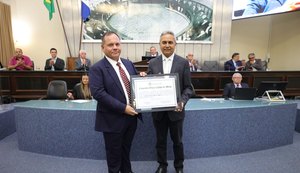 Assembleia homenageia Fernando Maciel com a comenda Omar Coelho de Mello