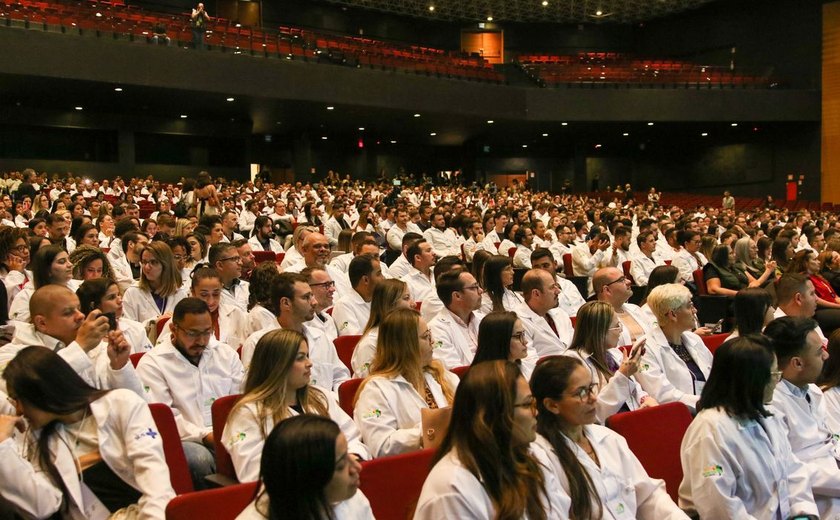 Brasil tem 575.930 médicos ativos: 2,81 por mil habitantes