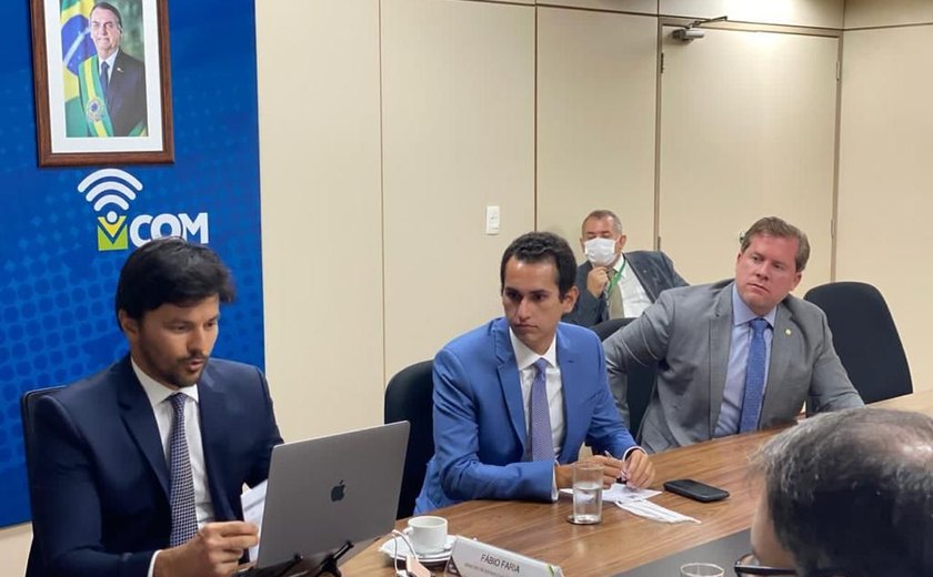 Marx Beltrão vai ao Ministério das Comunicações e pede internet no interior de Alagoas