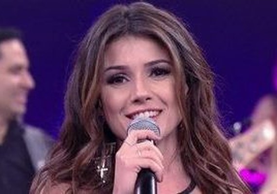 Cantora Paula Fernandes revela que é sonâmbula e que já foi flagrada nua
