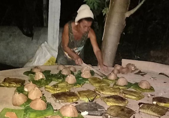 Comunidade de Arapiraca produz pé de moleque e mantém tradição da Semana Santa