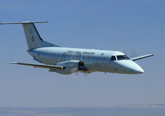 Avião da FAB faz pouso forçado na Base Aérea do Galeão