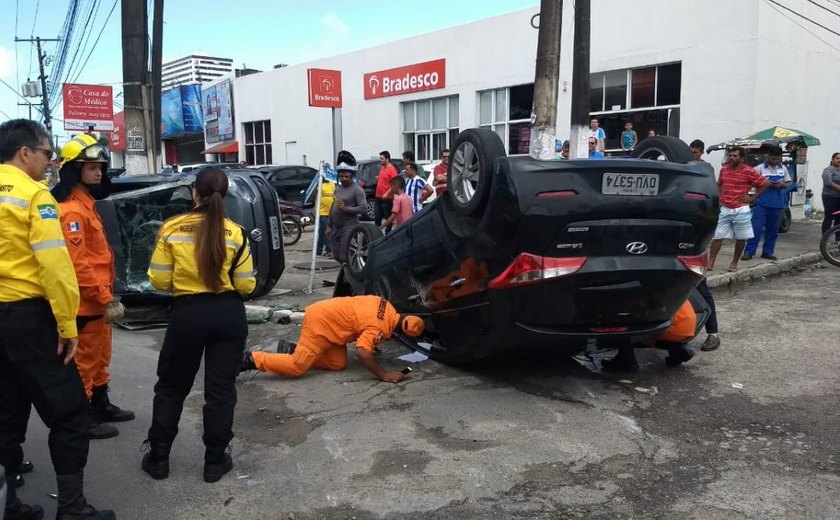 Acidentes deixam trânsito travado na Avenida Fernandes Lima