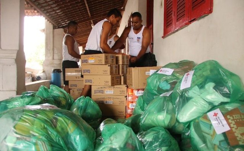 Doações de suprimentos a desabrigados pela chuva não suprem carência