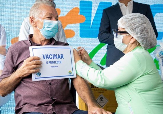 Em três dias, Maceió imuniza quase 3 mil profissionais de saúde e idosos
