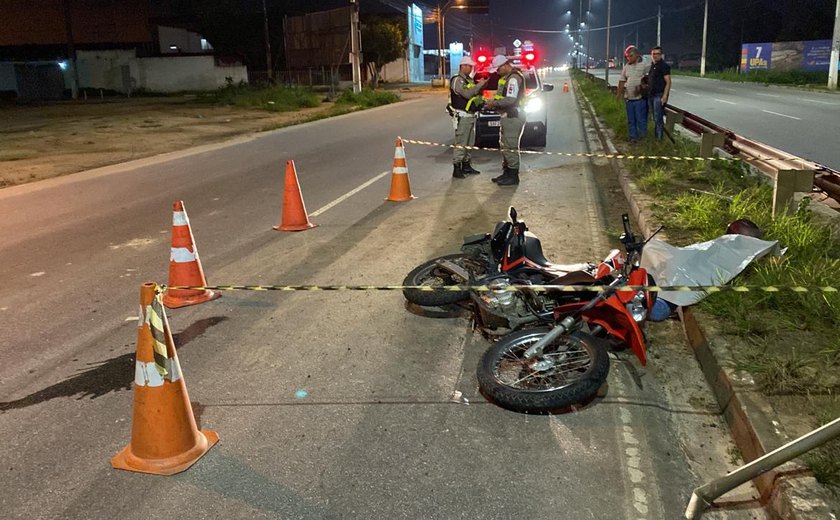 Motociclista morre depois de perder o controle da direção e invadir canteiro em Arapiraca