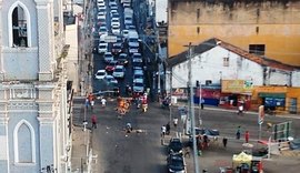 Ordenamento do Centro de Maceió segue e ambulantes protestaram fechando três pontos