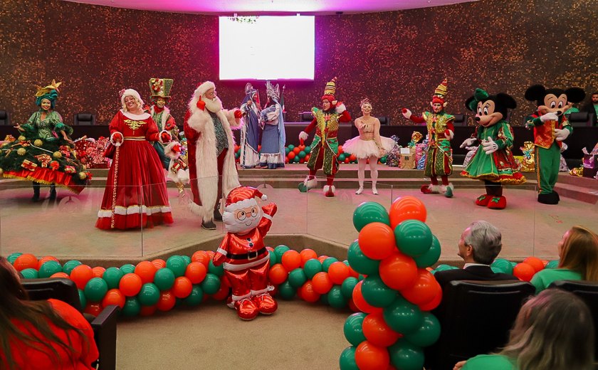 TJ/AL presenteia mais de 150 crianças da rede pública