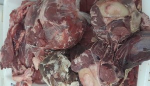 Homem é preso após furtar carne e macarrão instantâneo de supermercado em Maceió