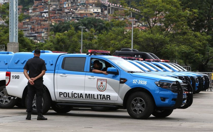 Ações em favelas do Rio buscam cumprir 100 mandados de prisão