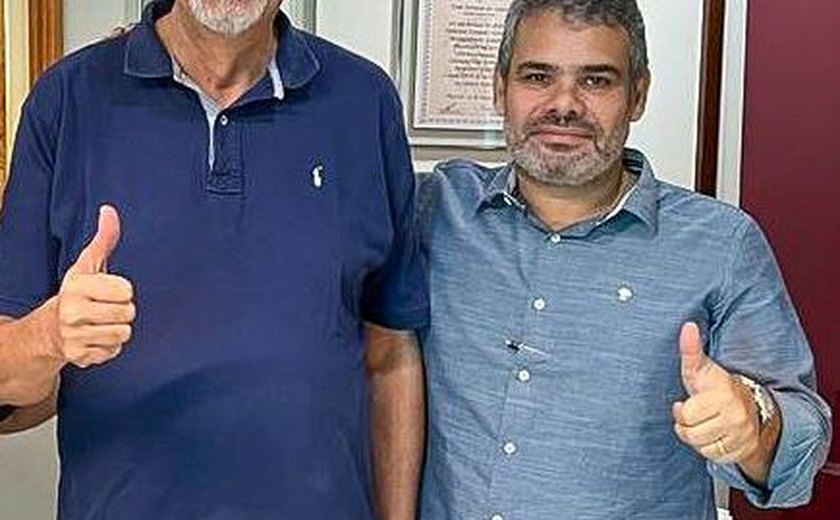 Advogado entrega documento com motivos para derrubada de vetos à lei que altera o Estatuto da Advocacia