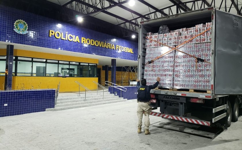 PRF apreende caminhão com mais de 58.000 latas de cerveja sem nota fiscal no Sertão de AL