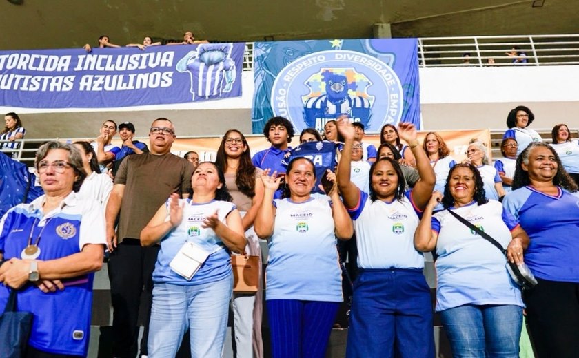 Alunos da EJAI vivenciam pela primeira vez experiência do Projeto Jovem Torcedor