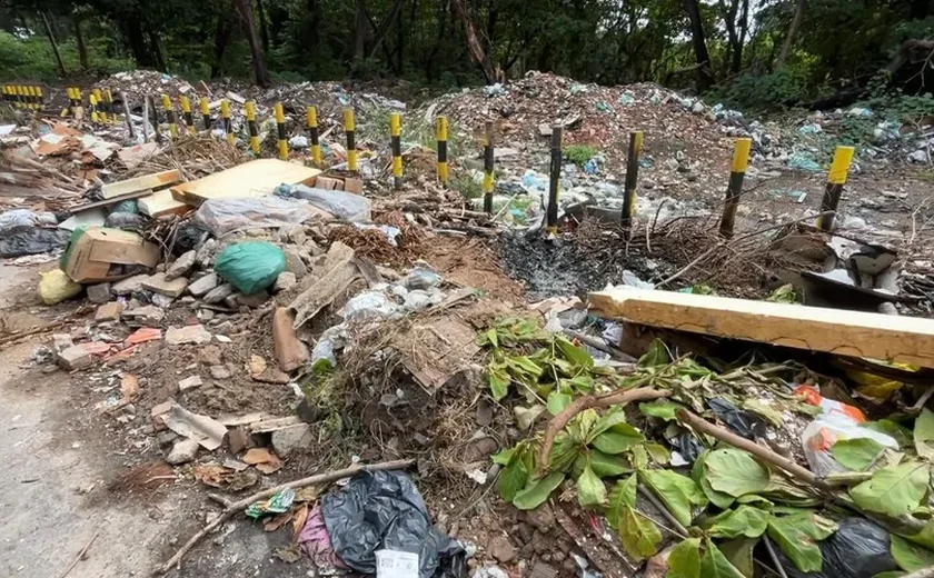 Descarte irregular de lixo preocupa moradores em via de acesso ao Pontal da Barra