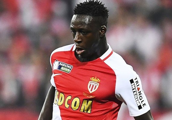 Lateral francês Mendy fecha com o City e é defensor mais caro da história