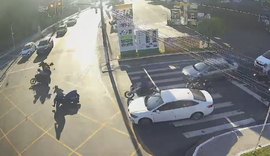 Acidente entre quatro motocicletas deixa um ferido e trânsito parado na Leste-Oeste