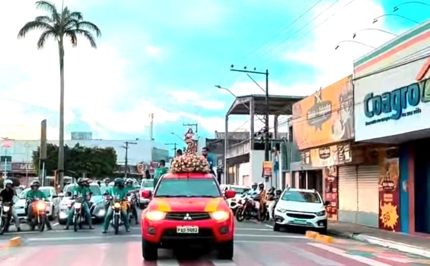 Carreata em Arapiraca anuncia programação da festa da padroeira