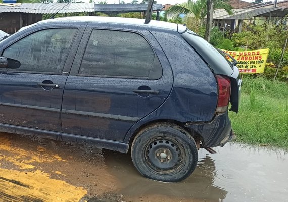 Carro com reboque colide na traseira de semi reboque de caminhão em Arapiraca