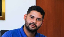 Prefeito de Roteiro cumpre PL que garantiu 14º salário aos servidores da educação