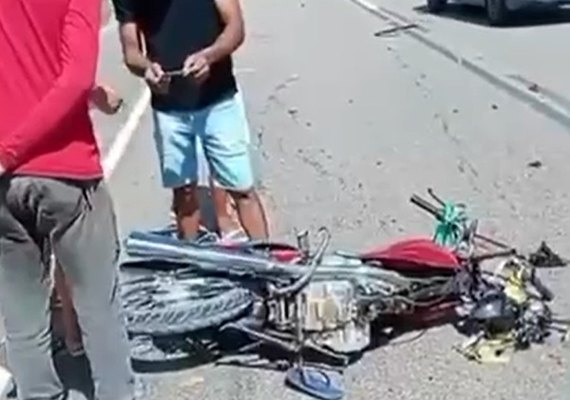Homem é preso por tentativa de feminicídio após ferir mulher no pescoço a golpes de faca em Craíbas