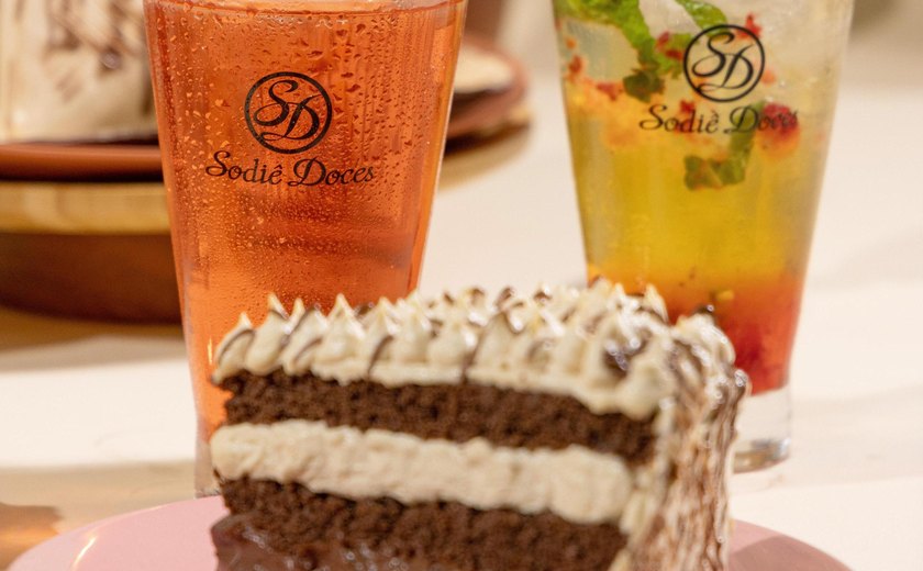 Sodiê Doces lança bolos caseiros premium e bebidas geladas zero açúcar em parceria com a Red Bull