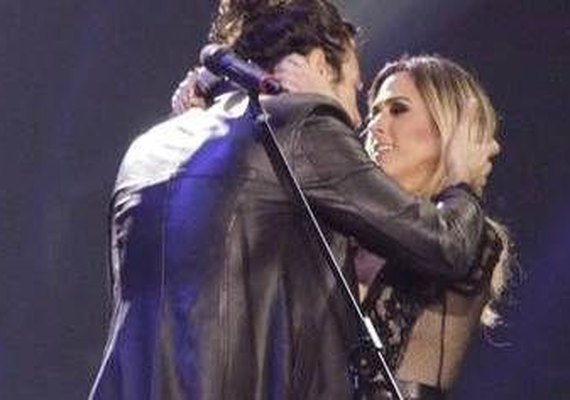 Tiago Iorc confidencia a amigos que está encantadíssimo por Tatá Werneck