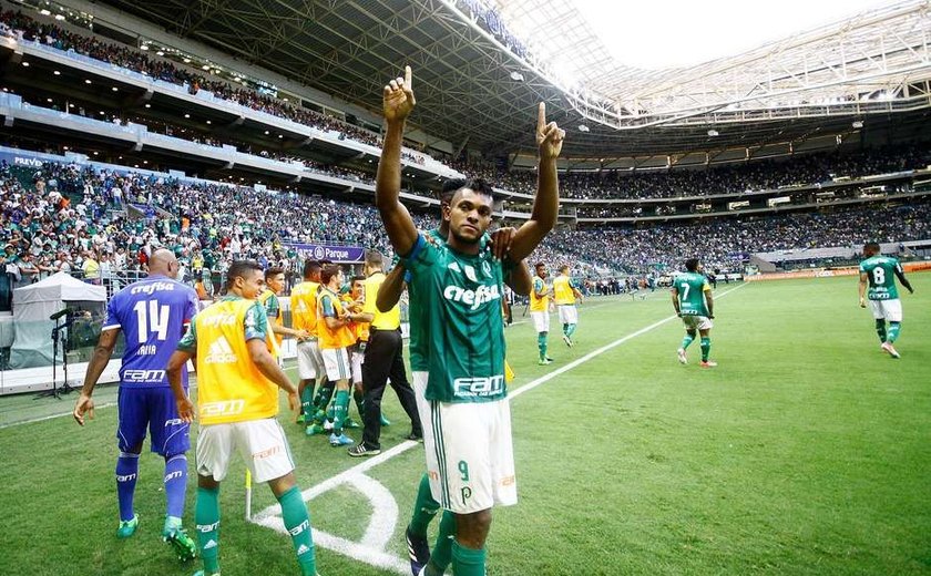 Palmeiras inicia defesa do título com goleada sobre o Vasco