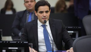 Deputado cobra solução para retirada de estacionamentos na orla de Maceió