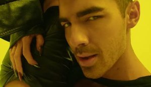 Joe Jonas conta como foi sua 1ª vez e fala de 'incidente sexual' em novo clipe