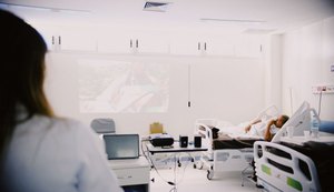 Hospital Metropolitano promove sessões de cinema para pacientes internados com a Covid-19
