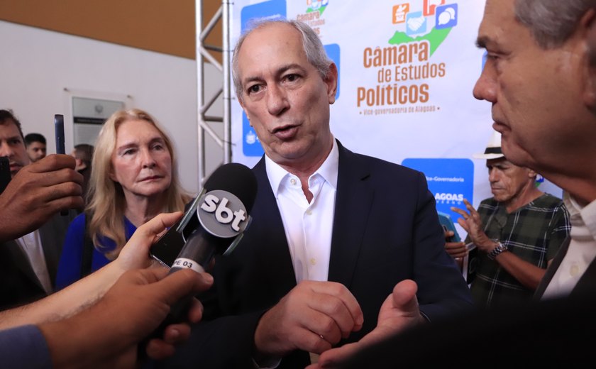 Ciro alivia para Bolsonaro e faz críticas a Lula