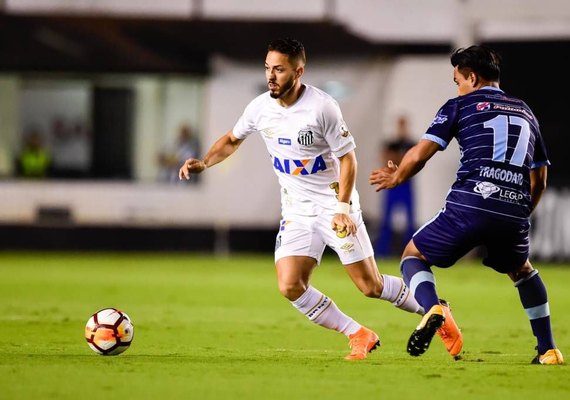 Santos empata com Garcilaso, mas avança como líder