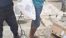 Homem é preso após furtar fios da iluminação natalina de Penedo