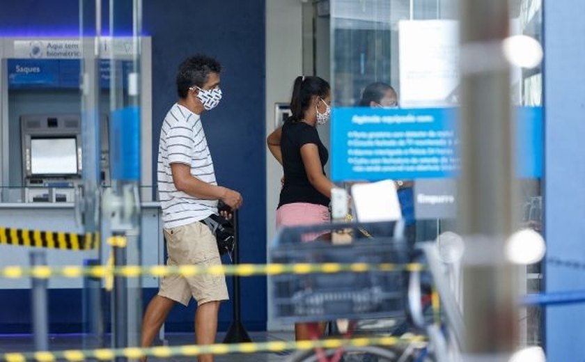 Governo de Alagoas estabelece ordenamento de filas em frente a bancos