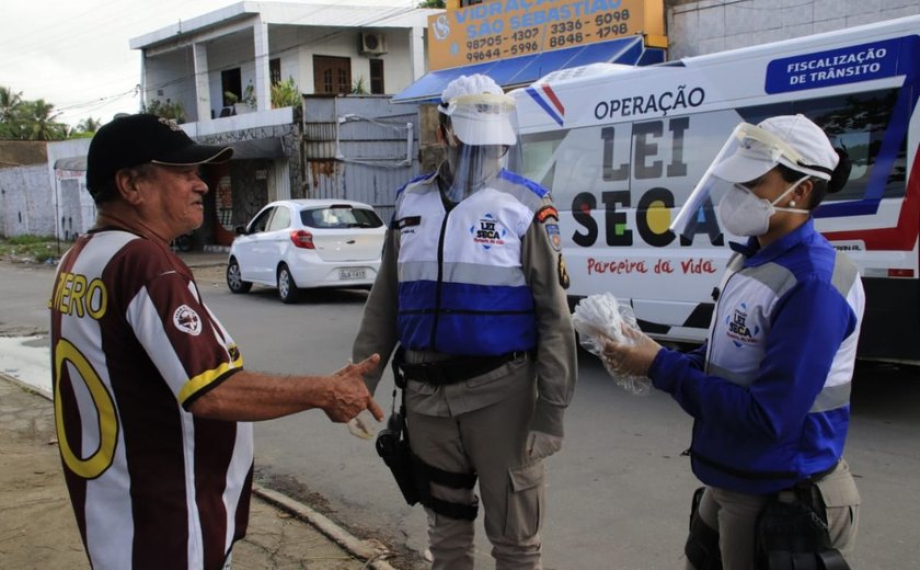 Operação fiscaliza cumprimento de decreto emergencial em Maceió