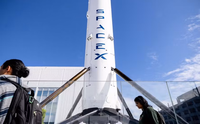 Foguete da Spacex cai na Lua e gera nova cratera
