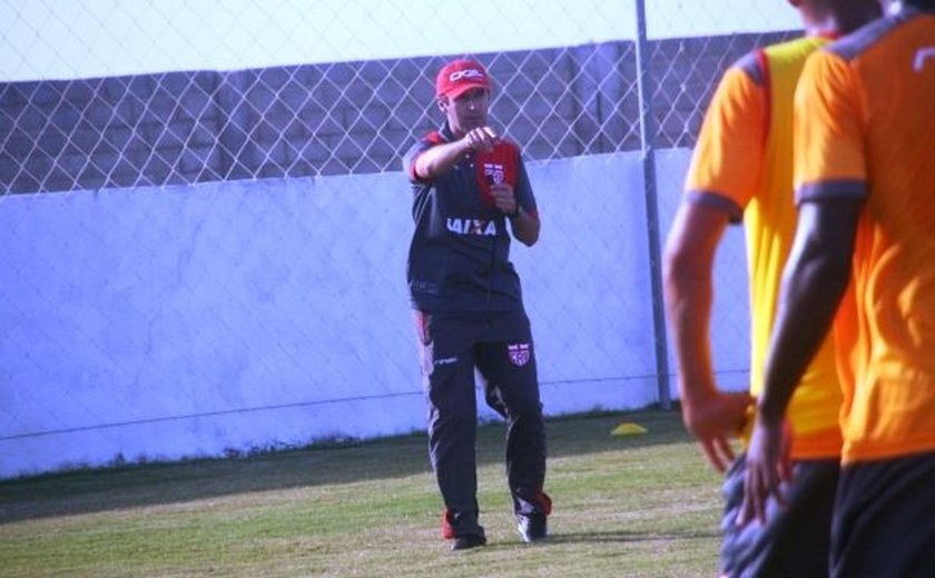 Após quarta derrota seguida na Série B, Léo Condé não é mais o técnico do CRB