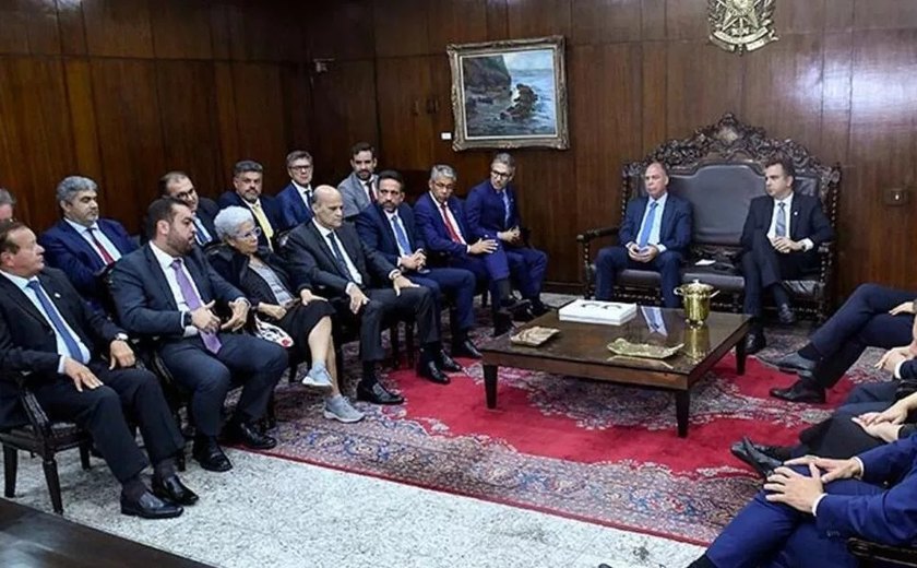 Governadores consideram que proposta eleitoreira de Bolsonaro para combustíveis pode prejudicar políticas públicas
