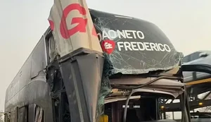 Ônibus da dupla sertaneja João Neto & Frederico se envolve em acidente na BR-040