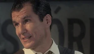 'Éramos Seis': Vem por aí! Osório tenta assassinar Alfredo na rua