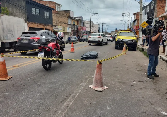 Mulher morre após ser atropelada por motocicleta no Jacintinho