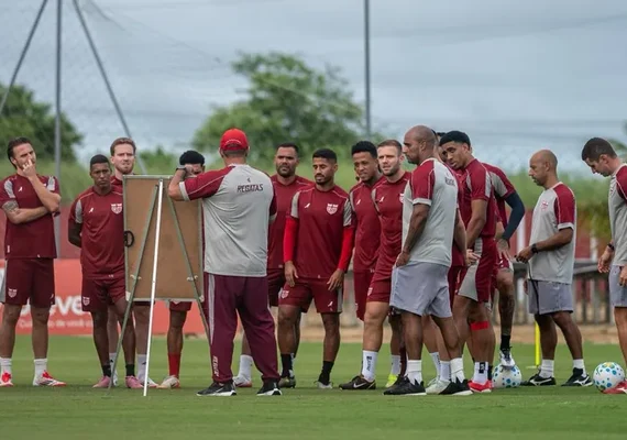 CRB encerra preparação e segue para duelo contra o Fortaleza pela Copa do Brasil