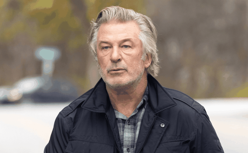 Alec Baldwin vai a julgamento por homicídio culposo Em set de 'Rust'