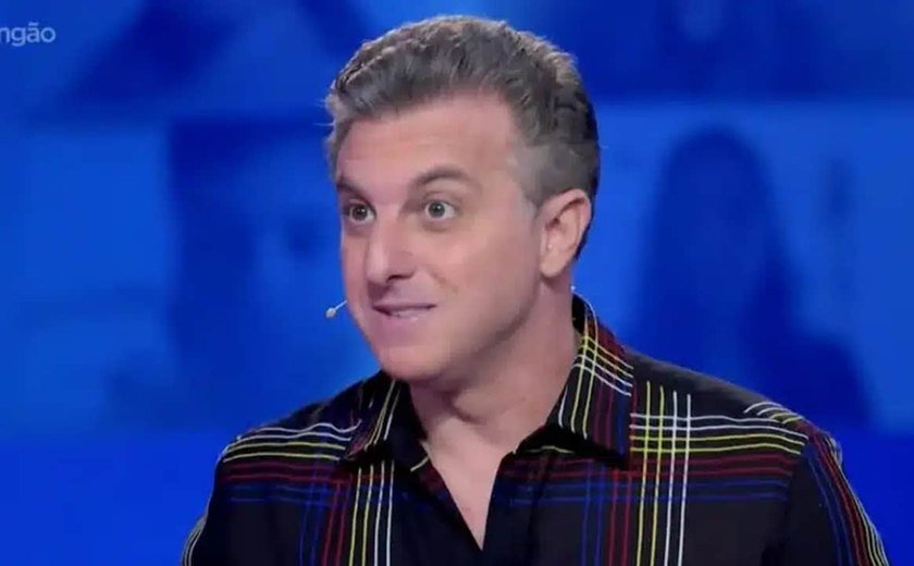 Susto! Luciano Huck cai da escada e é levado às pressas ao hospital