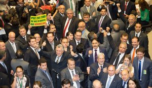 Com várias ocupações, apenas três parlamentares alagoanos votam contra a PEC 241